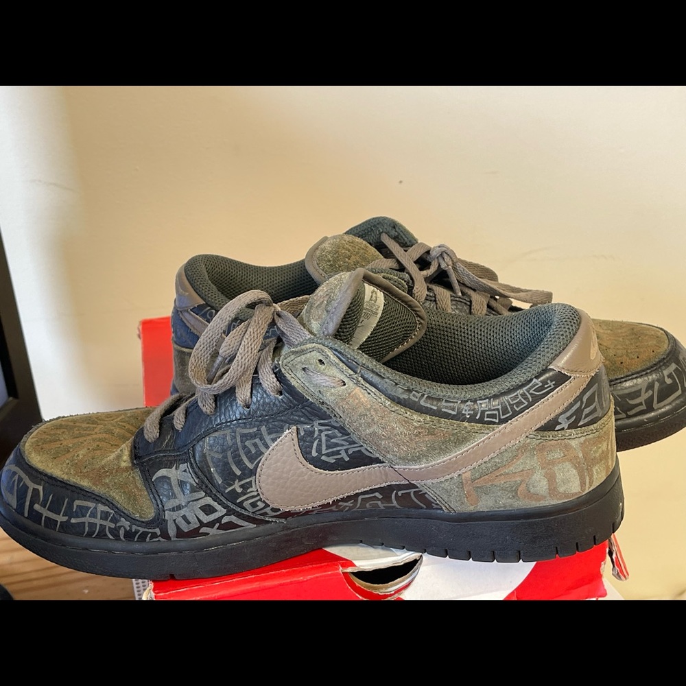 Selling Nike Sb, rare kind and unique design.